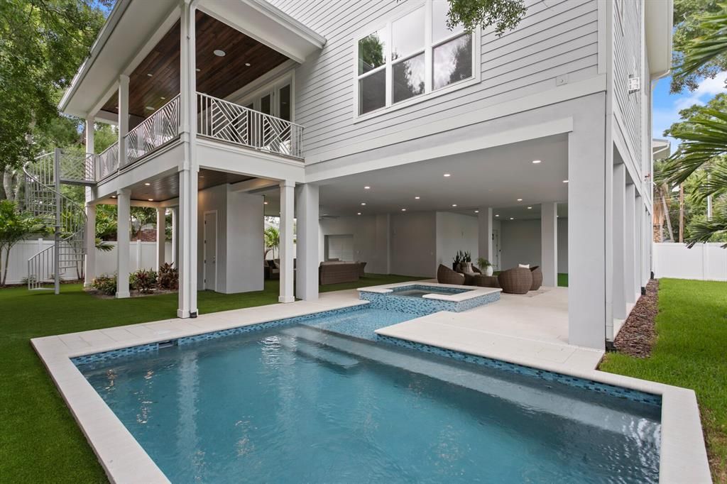 For Sale: $3,300,000 (5 beds, 5 baths, 5554 Square Feet)