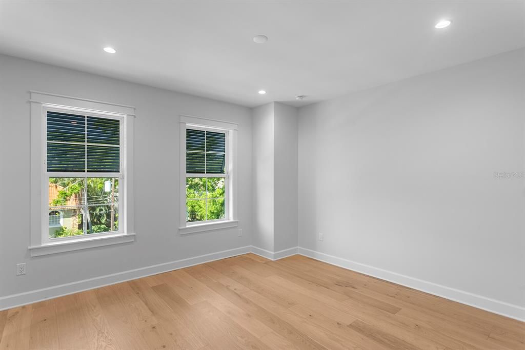 For Sale: $3,300,000 (5 beds, 5 baths, 5554 Square Feet)