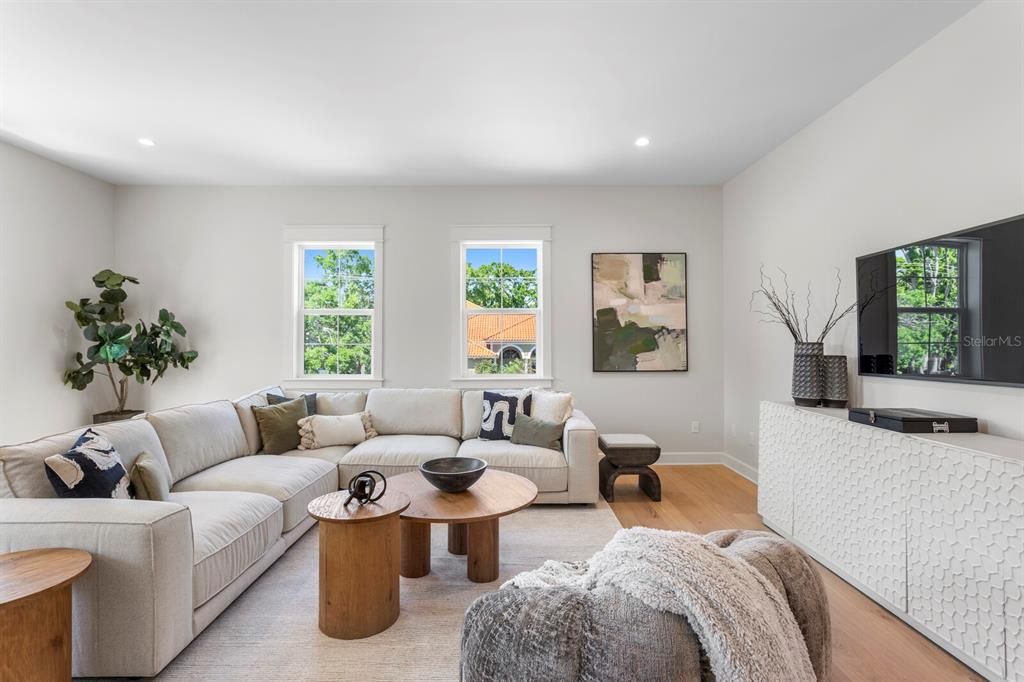 For Sale: $3,300,000 (5 beds, 5 baths, 5554 Square Feet)