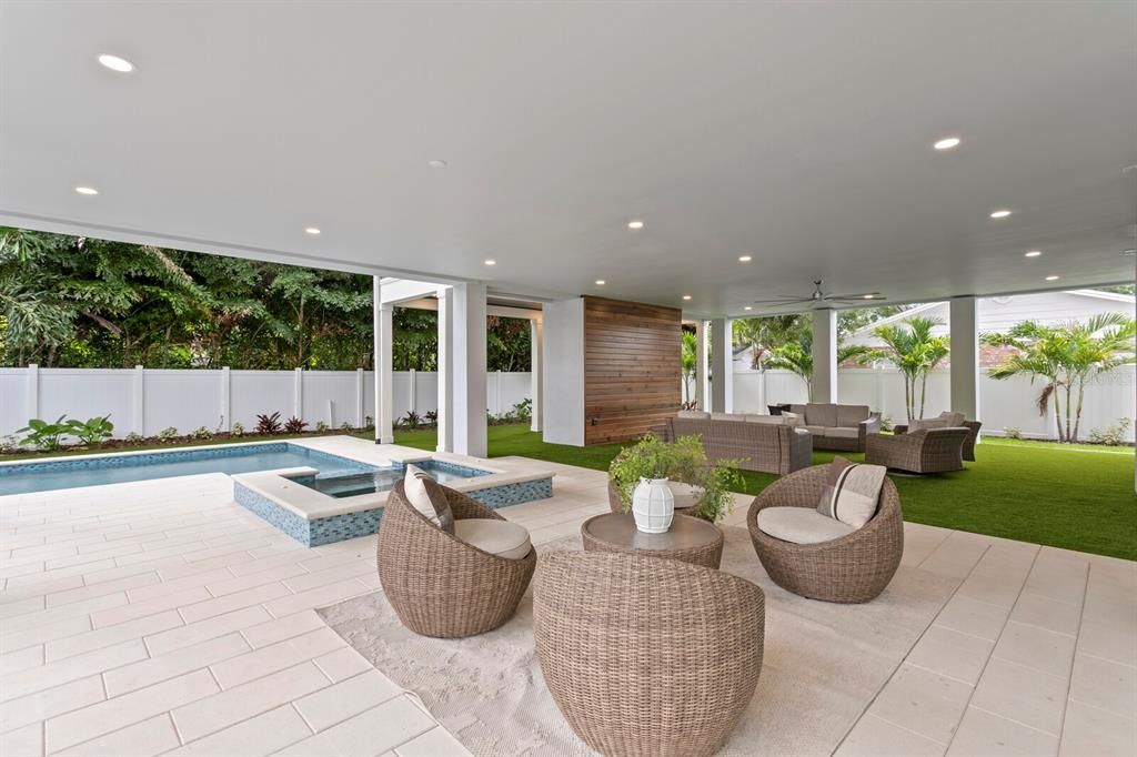 For Sale: $3,300,000 (5 beds, 5 baths, 5554 Square Feet)
