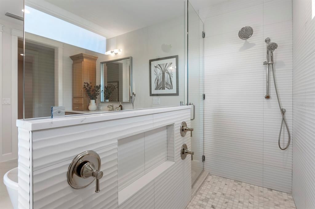 For Sale: $3,300,000 (5 beds, 5 baths, 5554 Square Feet)