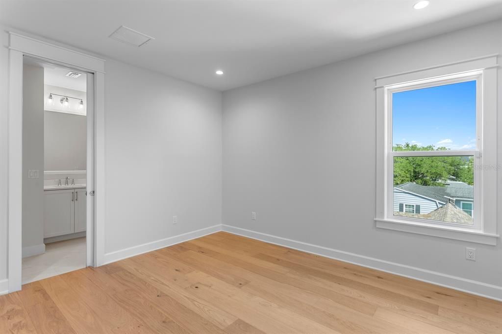 For Sale: $3,300,000 (5 beds, 5 baths, 5554 Square Feet)