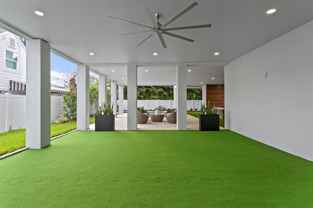 For Sale: $3,300,000 (5 beds, 5 baths, 5554 Square Feet)