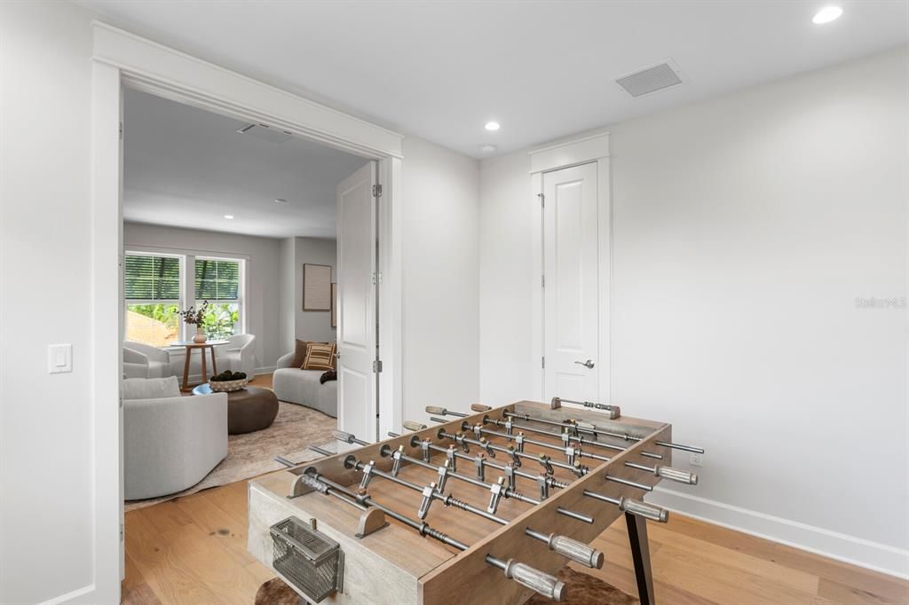 For Sale: $3,300,000 (5 beds, 5 baths, 5554 Square Feet)