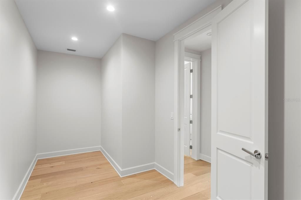 For Sale: $3,300,000 (5 beds, 5 baths, 5554 Square Feet)