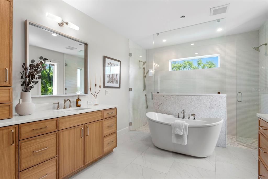 For Sale: $3,300,000 (5 beds, 5 baths, 5554 Square Feet)