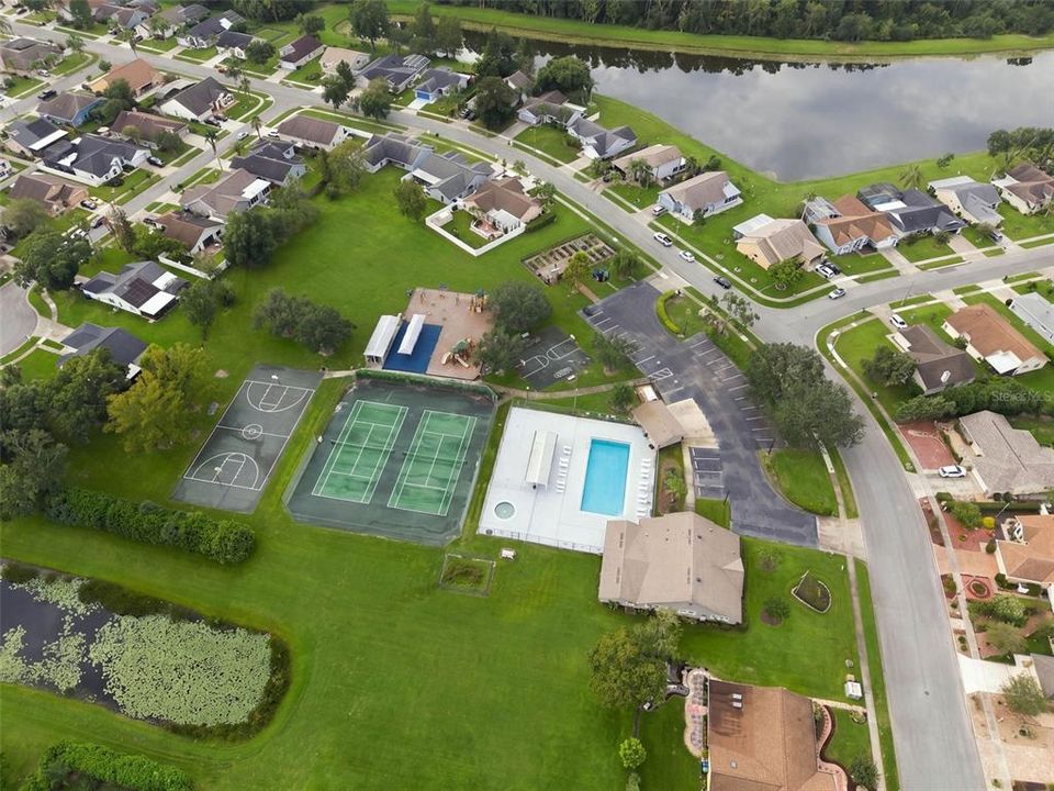 En Venta: $445,000 (4 camas, 2 baños, 1899 Pies cuadrados)