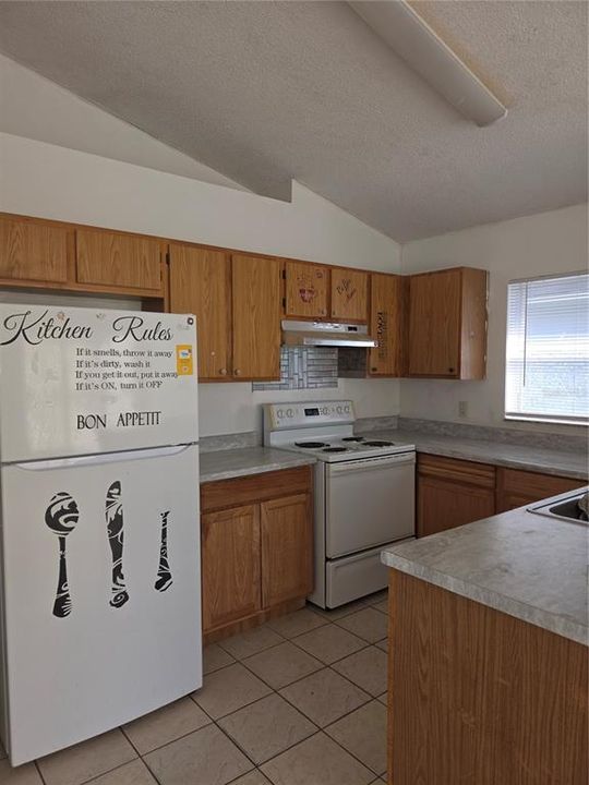 В аренду: $1,995 (3 спален, 2 ванн, 1070 Квадратных фут)