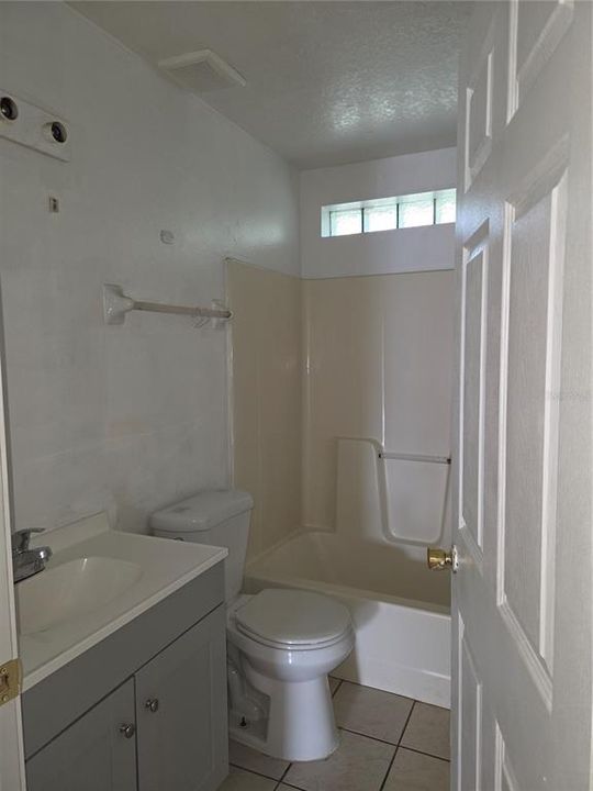 В аренду: $1,995 (3 спален, 2 ванн, 1070 Квадратных фут)