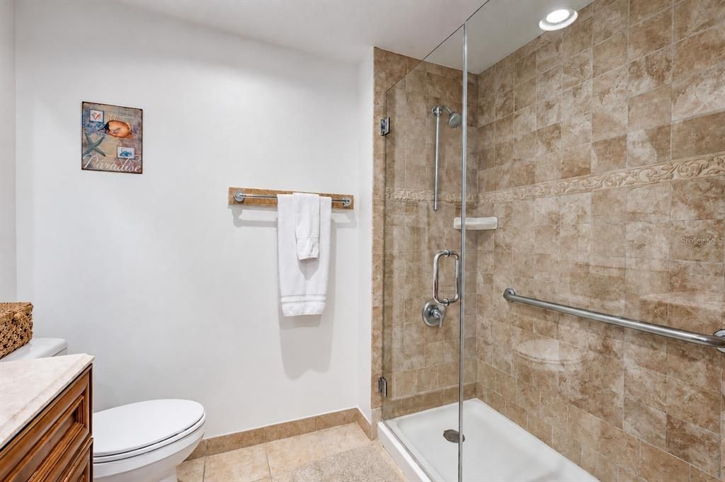 En Venta: $2,399,000 (3 camas, 2 baños, 2015 Pies cuadrados)