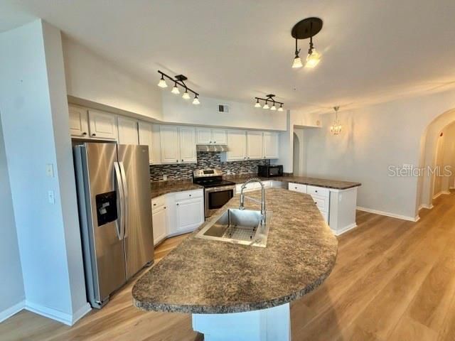 For Rent: $2,600 (3 beds, 2 baths, 1651 Square Feet)