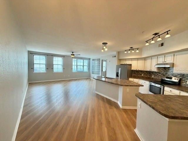 For Rent: $2,600 (3 beds, 2 baths, 1651 Square Feet)
