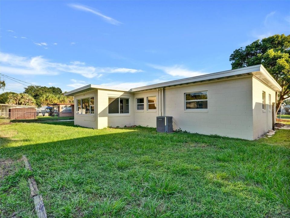 En Venta: $360,000 (3 camas, 2 baños, 1280 Pies cuadrados)