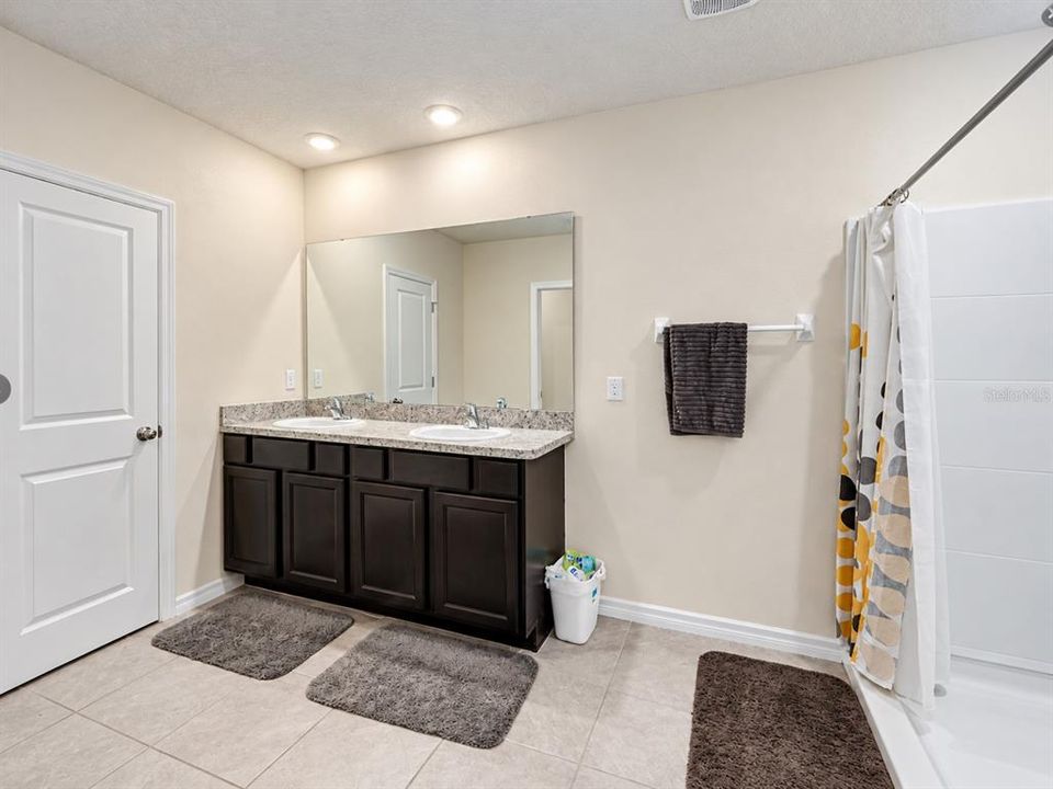 For Sale: $409,900 (4 beds, 2 baths, 2328 Square Feet)