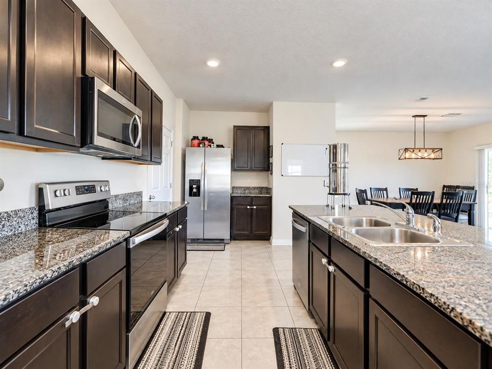 For Sale: $409,900 (4 beds, 2 baths, 2328 Square Feet)