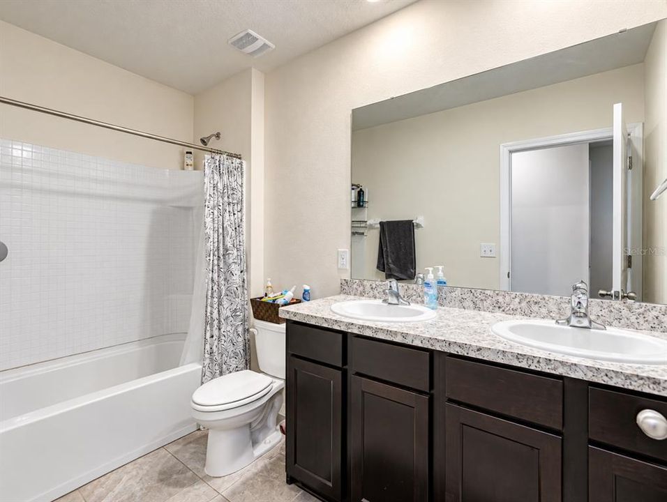 For Sale: $409,900 (4 beds, 2 baths, 2328 Square Feet)