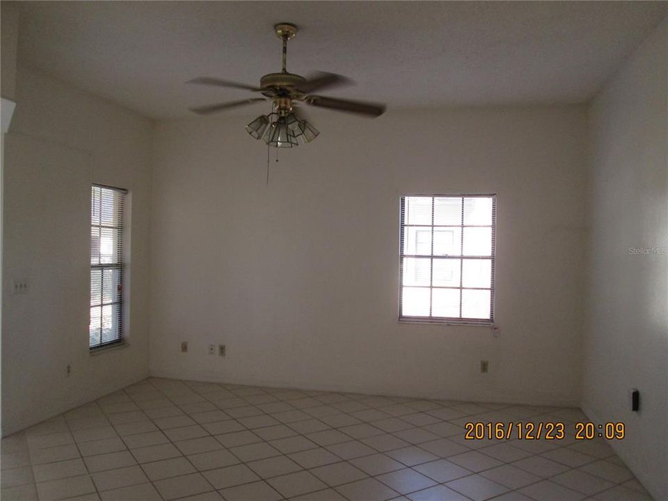 For Rent: $2,100 (3 beds, 2 baths, 1375 Square Feet)