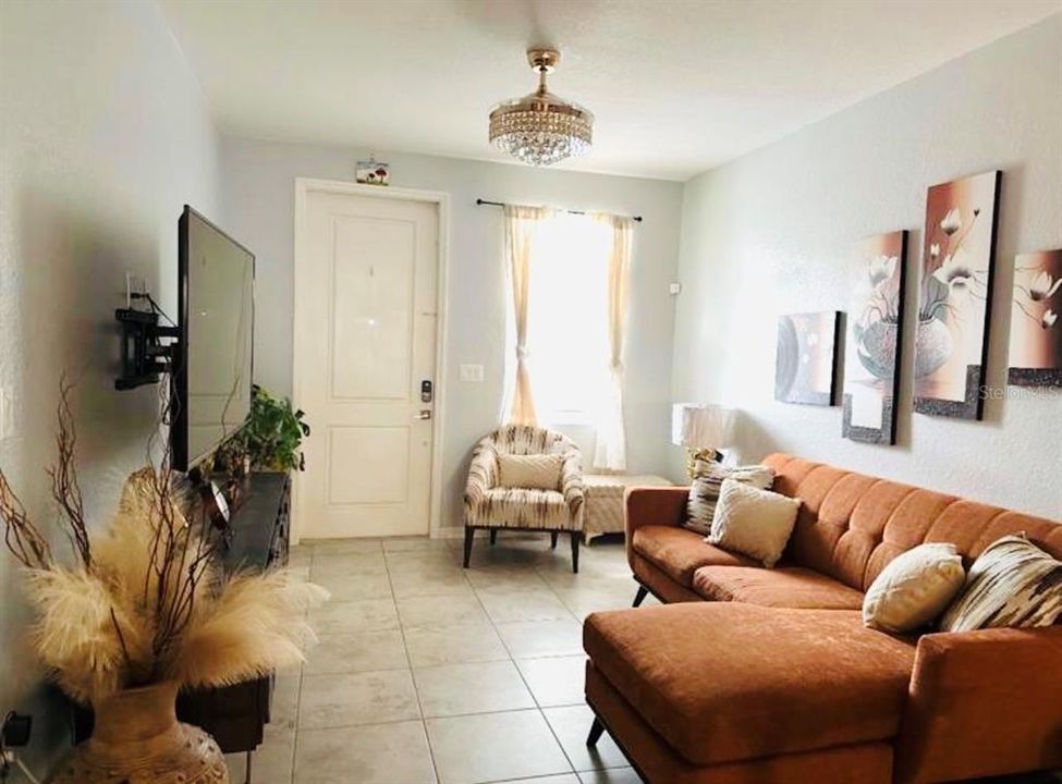 For Rent: $2,200 (1 beds, 1 baths, 1600 Square Feet)