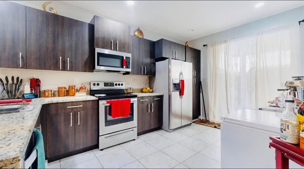 For Rent: $2,200 (1 beds, 1 baths, 1600 Square Feet)