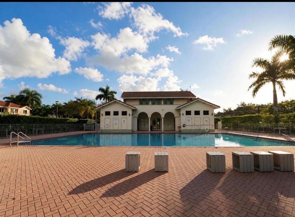 For Rent: $2,200 (1 beds, 1 baths, 1600 Square Feet)