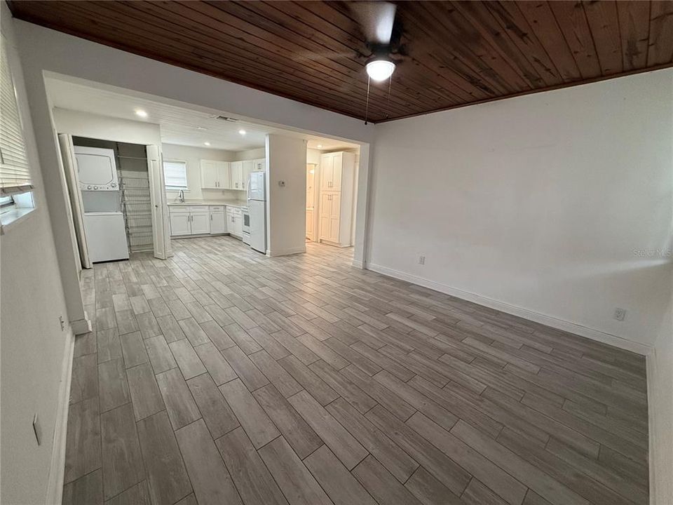 For Sale: $265,000 (2 beds, 1 baths, 776 Square Feet)