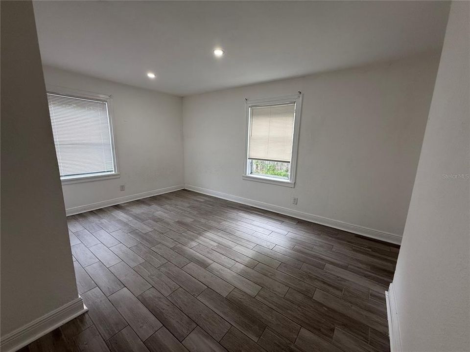 For Sale: $265,000 (2 beds, 1 baths, 776 Square Feet)