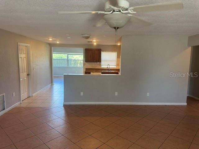 En Venta: $355,000 (3 camas, 2 baños, 1755 Pies cuadrados)
