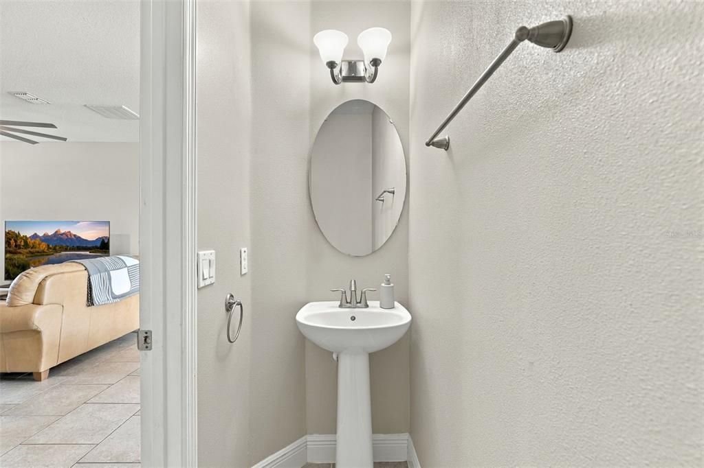 For Sale: $350,000 (3 beds, 3 baths, 2282 Square Feet)