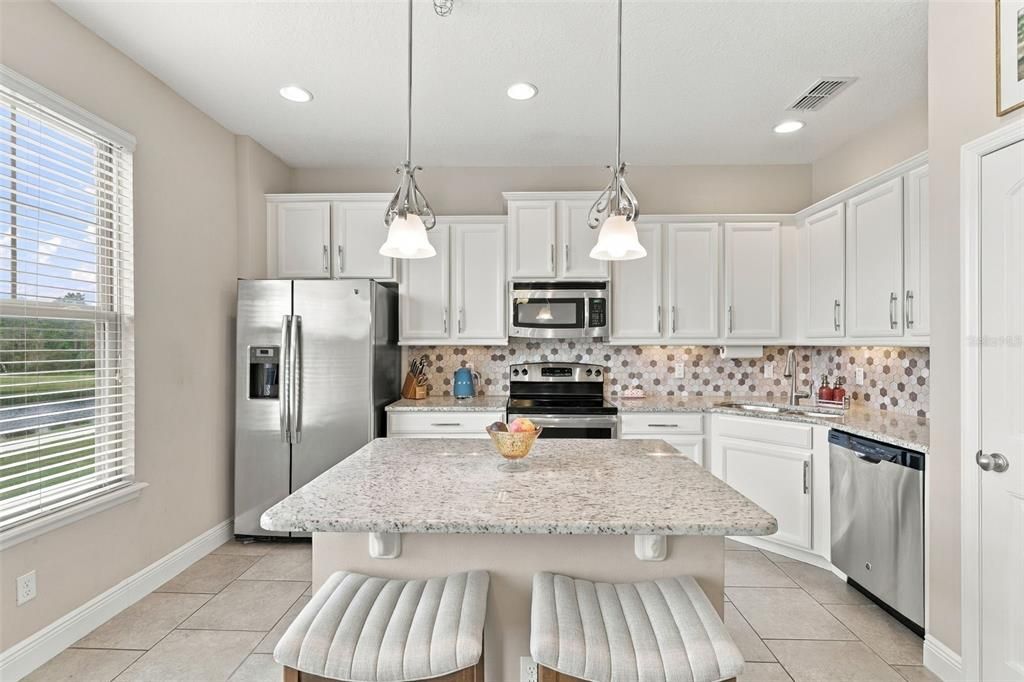 For Sale: $350,000 (3 beds, 3 baths, 2282 Square Feet)