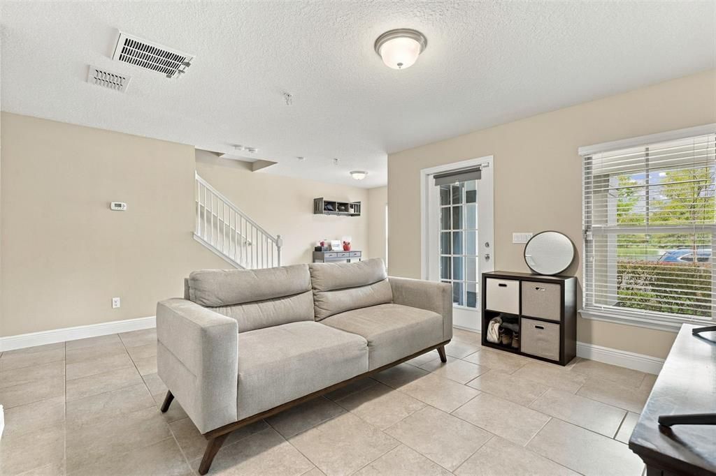 For Sale: $350,000 (3 beds, 3 baths, 2282 Square Feet)