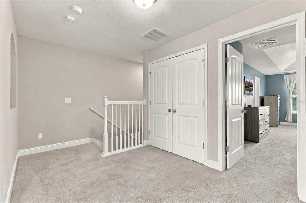 For Sale: $350,000 (3 beds, 3 baths, 2282 Square Feet)