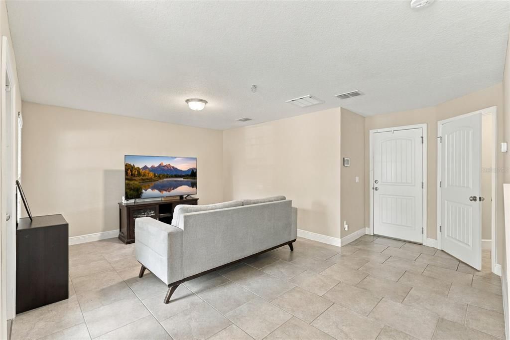 For Sale: $350,000 (3 beds, 3 baths, 2282 Square Feet)