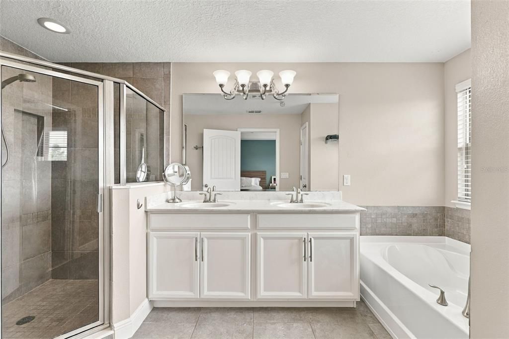 For Sale: $350,000 (3 beds, 3 baths, 2282 Square Feet)