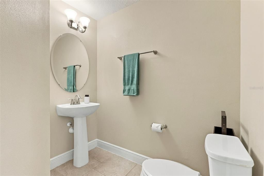For Sale: $350,000 (3 beds, 3 baths, 2282 Square Feet)