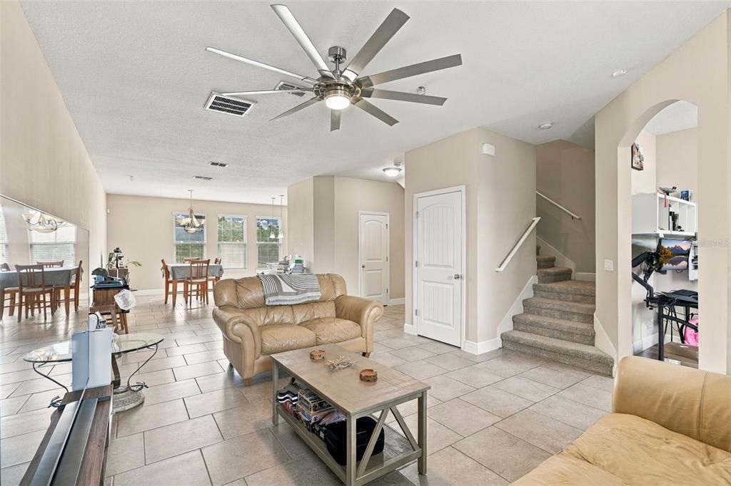 For Sale: $350,000 (3 beds, 3 baths, 2282 Square Feet)