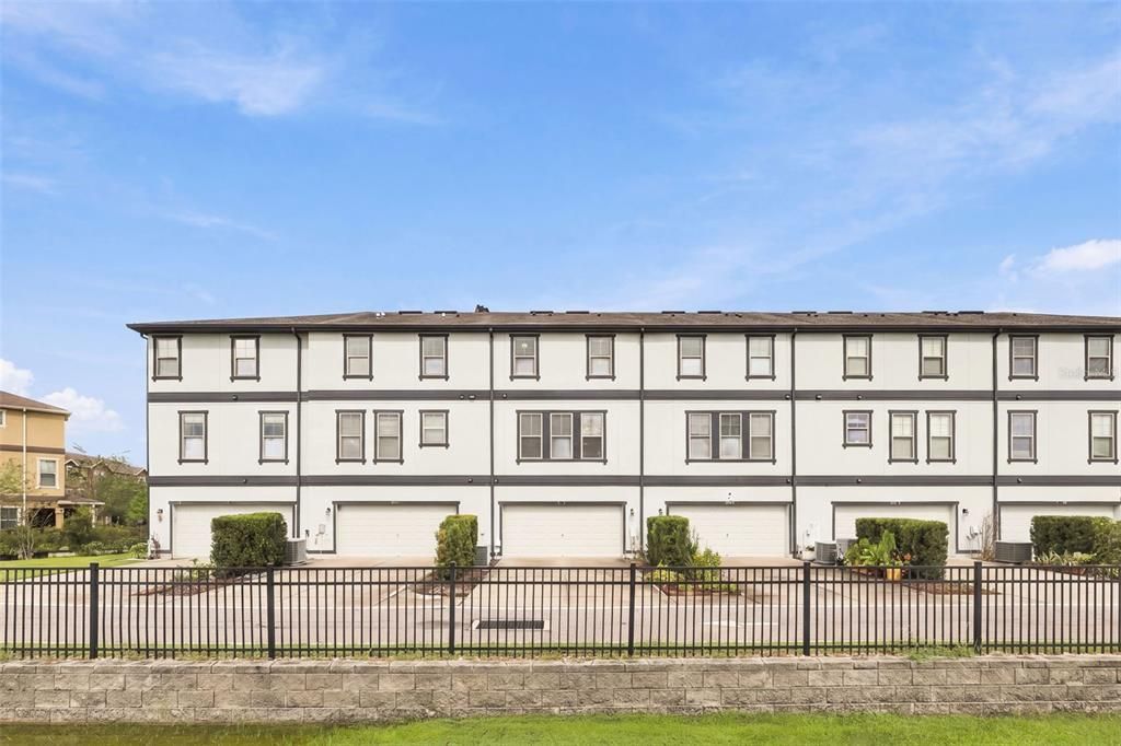 For Sale: $350,000 (3 beds, 3 baths, 2282 Square Feet)