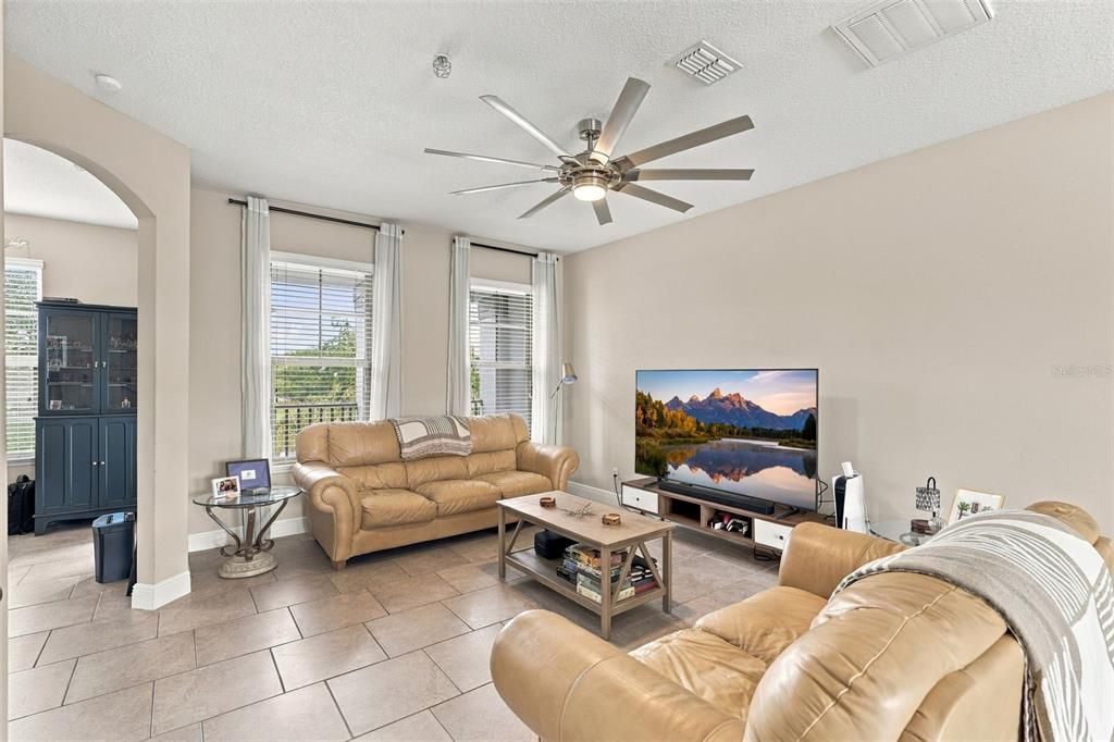 For Sale: $350,000 (3 beds, 3 baths, 2282 Square Feet)