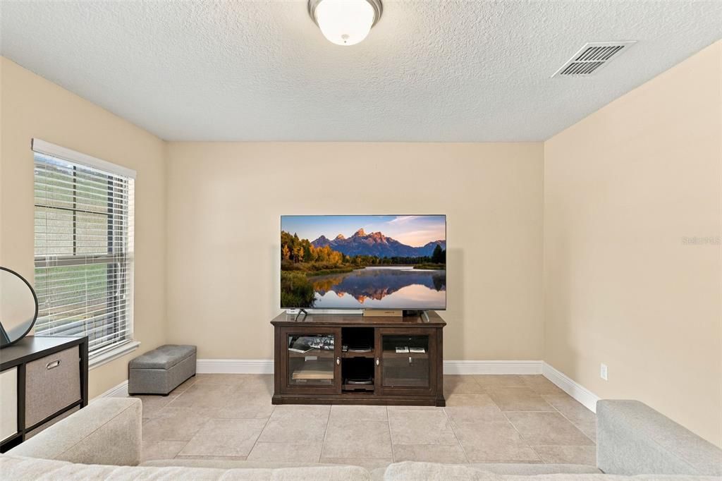 For Sale: $350,000 (3 beds, 3 baths, 2282 Square Feet)