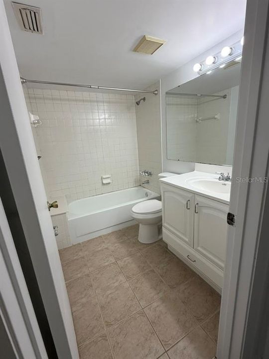 For Rent: $1,400 (2 beds, 2 baths, 1025 Square Feet)