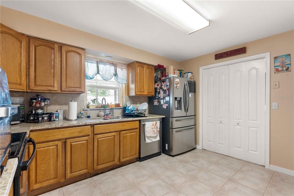 For Sale: $290,000 (3 beds, 2 baths, 1428 Square Feet)