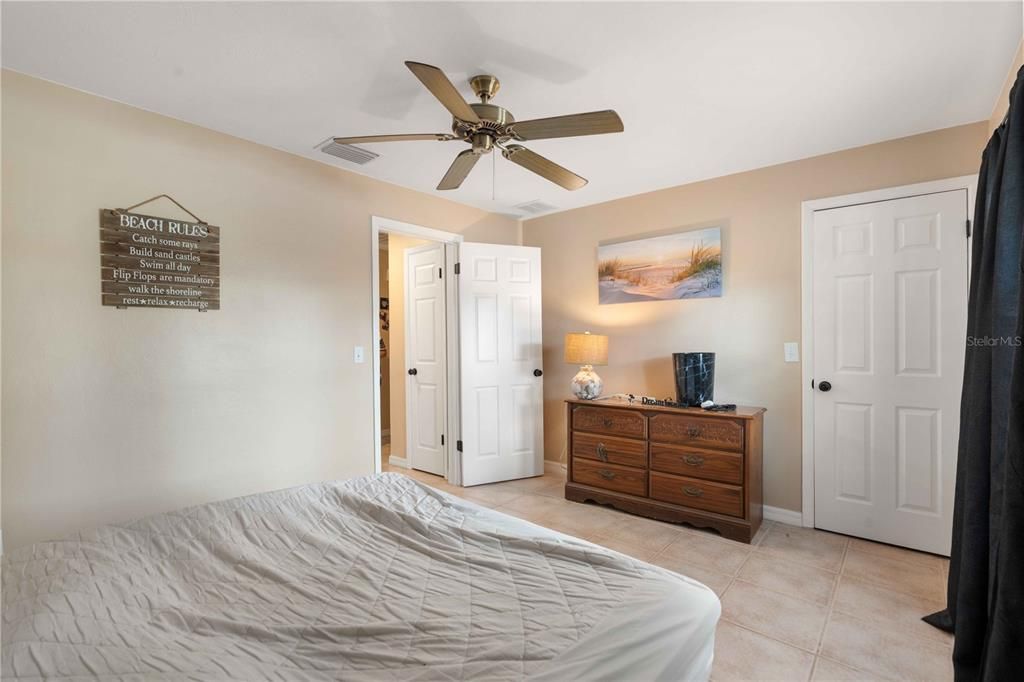 For Sale: $290,000 (3 beds, 2 baths, 1428 Square Feet)