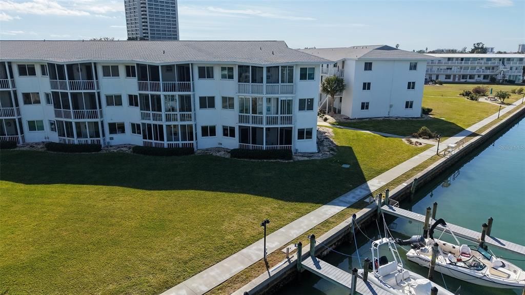 На продажу: $475,000 (2 спален, 1 ванн, 820 Квадратных фут)