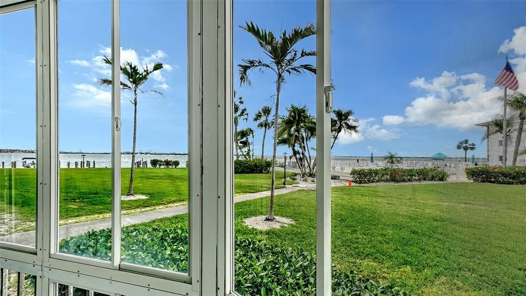 На продажу: $475,000 (2 спален, 1 ванн, 820 Квадратных фут)