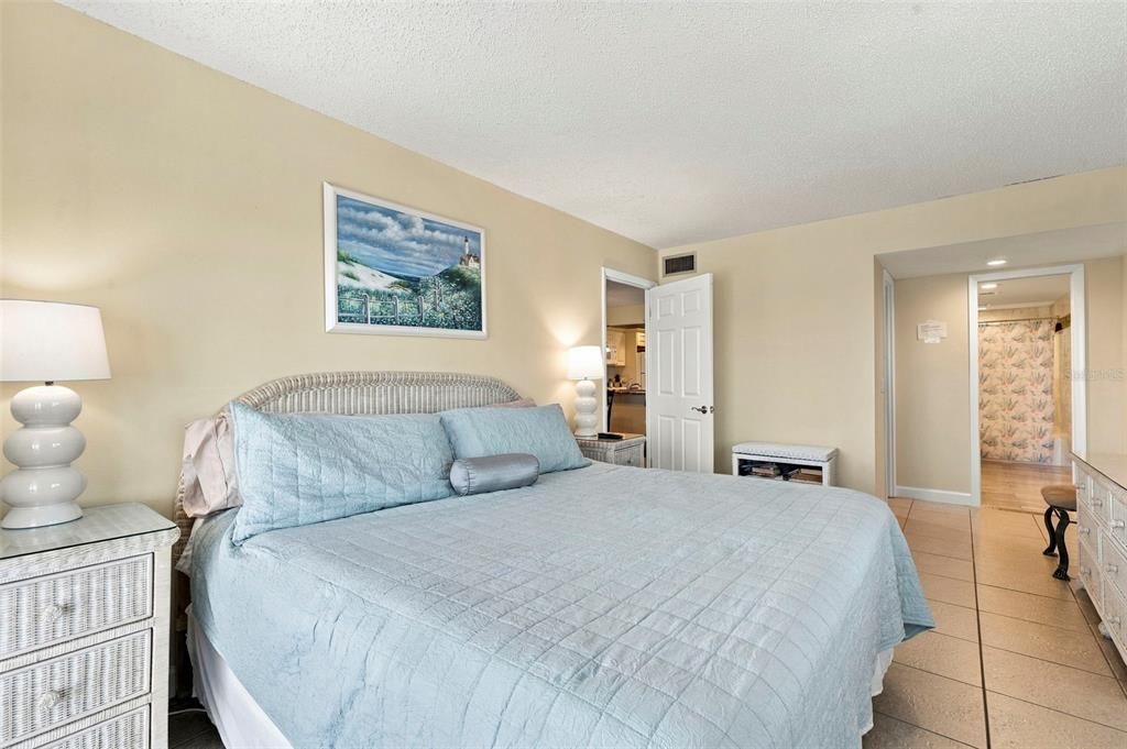 En Venta: $899,000 (2 camas, 2 baños, 1110 Pies cuadrados)