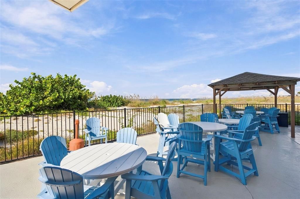 En Venta: $899,000 (2 camas, 2 baños, 1110 Pies cuadrados)