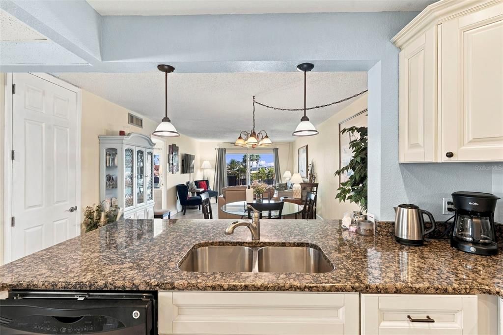 En Venta: $899,000 (2 camas, 2 baños, 1110 Pies cuadrados)