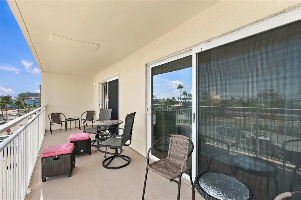 En Venta: $899,000 (2 camas, 2 baños, 1110 Pies cuadrados)