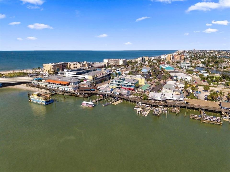 En Venta: $899,000 (2 camas, 2 baños, 1110 Pies cuadrados)