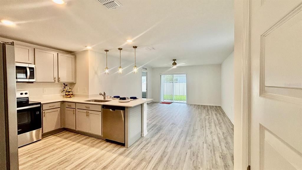 В аренду: $1,900 (3 спален, 2 ванн, 1516 Квадратных фут)