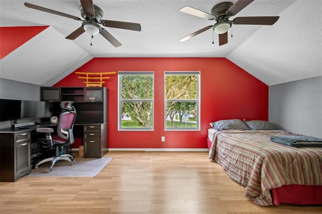 For Sale: $299,000 (3 beds, 2 baths, 1481 Square Feet)